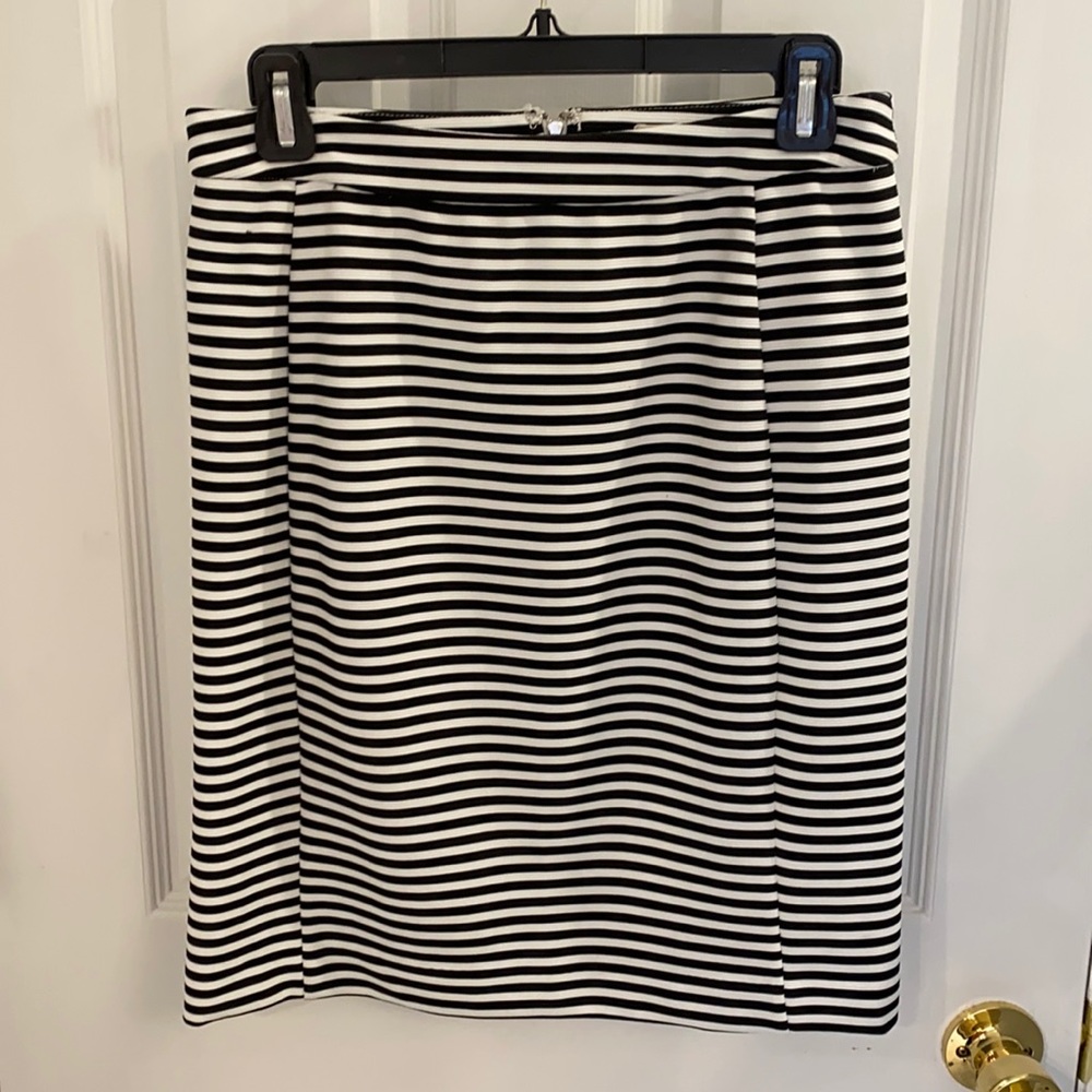 Black and white striped fitted pencil skirt
